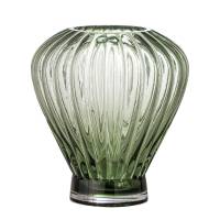Creative Collection Reeve Vase 18cm Glas i smukt, rillet design gr&oslash;n