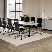Møderum 5 med lys grå konferencebord 320cm, 8 stole og kontorskab
