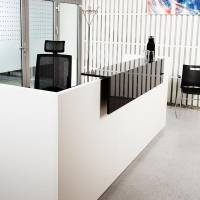 Libra Receptionsskranke med hæve-sænkebord 260 cm hvid