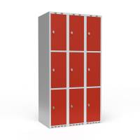 Garderobeskab 3x300mm med lige tag, 3 rum i højden med røde døre og greb til hængelåse