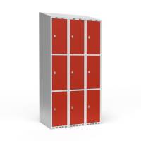 Garderobeskab 3x300mm med skråt tag, 3 rum i højden med røde døre og greb til hængelåse