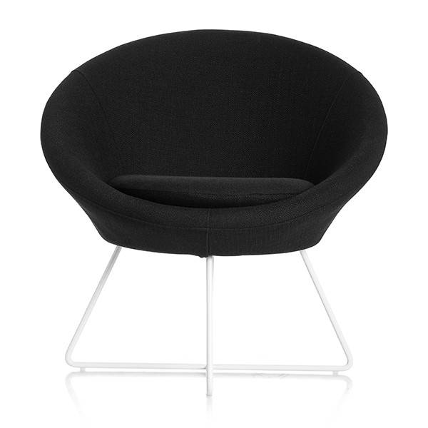 Paris loungestol med hvide ben og sort stof