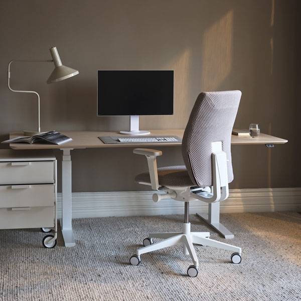 Savo Soul kontorstol med polstret sæde og 2D armlæn sort