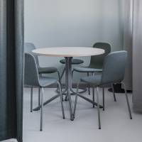 Atlas caf&eacute;bord &Oslash;90cm i hvidpigmenteret eg med gr&aring;t stel, h&oslash;jde 72cm
