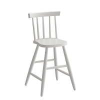 Børnestol med en siddehøjde på 520mm i hvidbejdset massiv birk