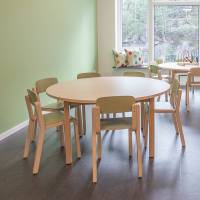 Rundt elevbord &Oslash;120cm i birk laminat med massive birk ben, h&oslash;jde 72cm 