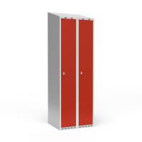 Garderobeskab 2x300mm med skråt tag, døre i rød med greb til hængelåse