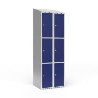 Garderobeskab 2x300mm med skråt tag, 3 rum i højden med blå døre og cylinderlåse