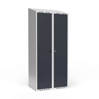 Garderobeskab 2x400mm, skråt tag, døre i antracit med cylinderlås