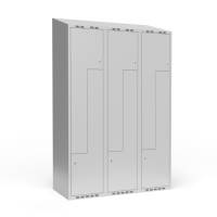Garderobeskab 3x400mm med skråt tag, 2 delt Z-døre i lys grå med cylinderlåse