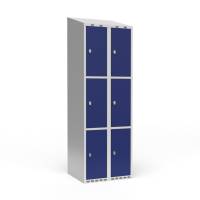 Garderobeskab 2x300mm med skråt tag, 3 rum i højden med blå døre og greb til hængelåse