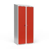 Garderobeskab 2x400mm, skråt tag, døre i rød, greb til hængelås