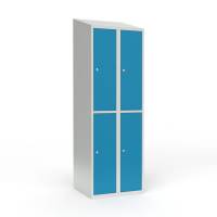 Skoleskab i stål med 4 rum, skråt tag og cylinderlås 60x55x190cm lys blå