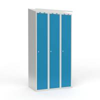 Skoleskab i st&aring;l med 3 rum, skr&aring;t tag og cylinderl&aring;s 90x55x190cm lys bl&aring;