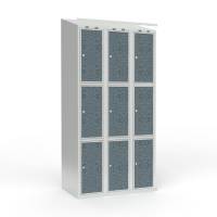 Skoleskab 90x55x190cm, 9 rum, skråt tag, sorte døre, cylinderlåse