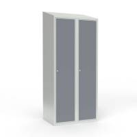 Skoleskab 80x55x190cm, skråt tag, grå døre med cylinderlåse