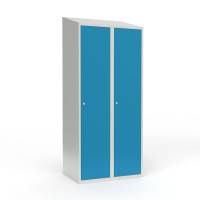 Skoleskab i stål med 2 rum, skråt tag og cylinderlås 80x55x190cm lys blå