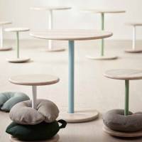 Caf&eacute;bord &Oslash;70cm, h&oslash;jde 72cm hvidpigmenteret ask p&aring; turkis stel