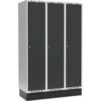 Garderobeskab 3x400mm med sokkel, 1 rum i h&oslash;jden med antracit d&oslash;re og cylinderl&aring;se