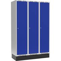 Garderobeskab 3x400mm med sokkel, 1 rum i højden med blå døre og cylinderlåse