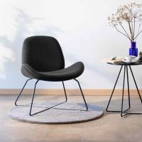 Tilkka ROD lounge stol i m&oslash;rk gr&aring;t stof med sort stel 