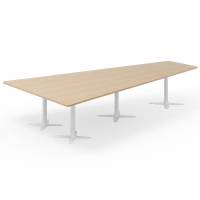 Office konferencebord trapezformet 380x199cm eg p&aring; hvidt stel