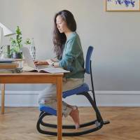 Variable Plus kn&aelig;stol med stel i lakeret sort ask, bl&aring;