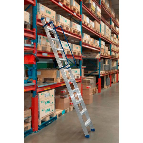 Lagerstige med  7 trin og en h&oslash;jde p&aring; 1,87 meter