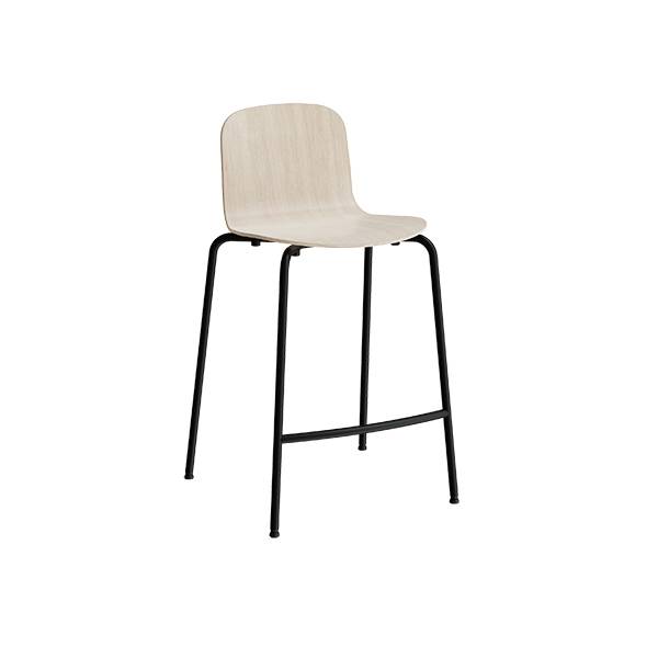 Barstol med hvidpigmenteret eg laminat og sort understel