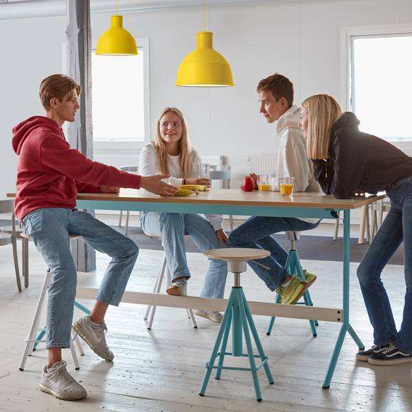 Atlas cafébord 180x90cm i eg højtrykslaminat med grønt stel, højde 72cm