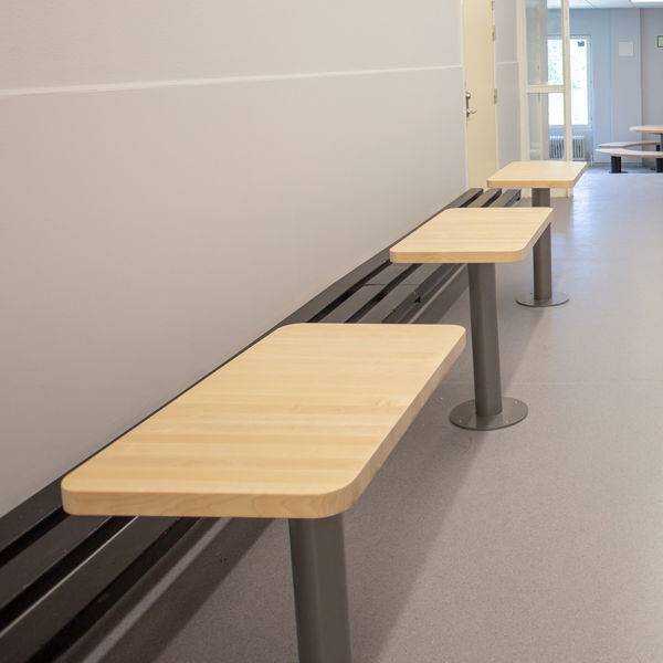 Marie bord 70x60cm 72cm h&oslash;j i massiv birk med alugr&aring;t stel