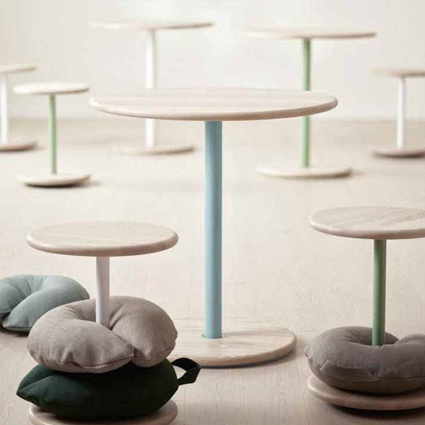 Caf&eacute;bord &Oslash;70cm, h&oslash;jde 72cm hvidpigmenteret ask p&aring; turkis stel