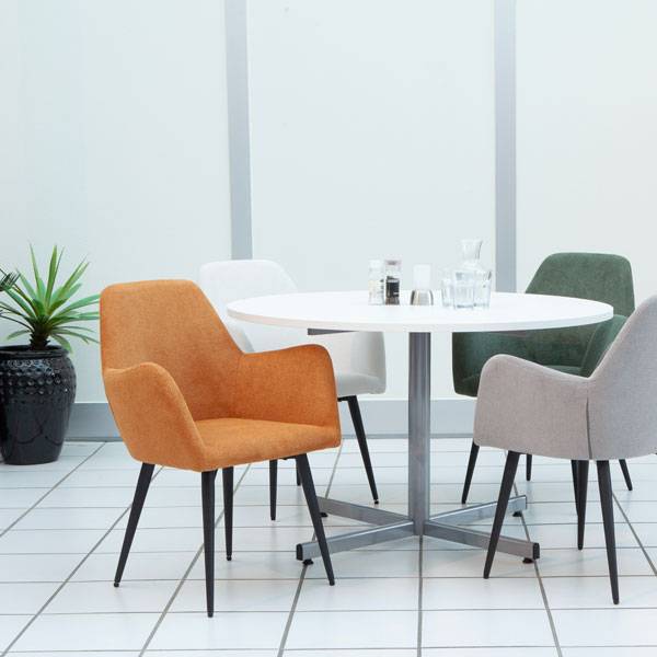 Dixi Lounge Stol I Okkergult Stof Med Sorte Stålben