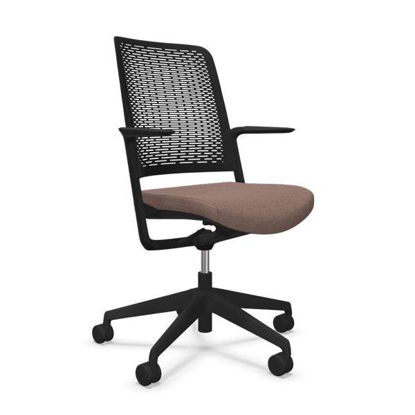 Kontorstol WithMe med tekstil s&aelig;de og understel i sort 