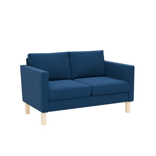 Stockholm 2 personers sofa i bl&aring; med lige arml&aelig;n og ben i birk