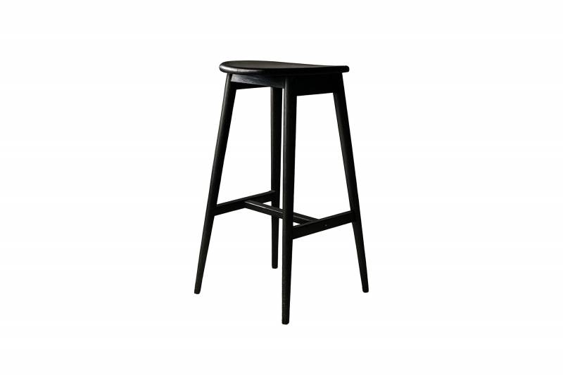 Orust barstol 77cm i gummitr&aelig; sort