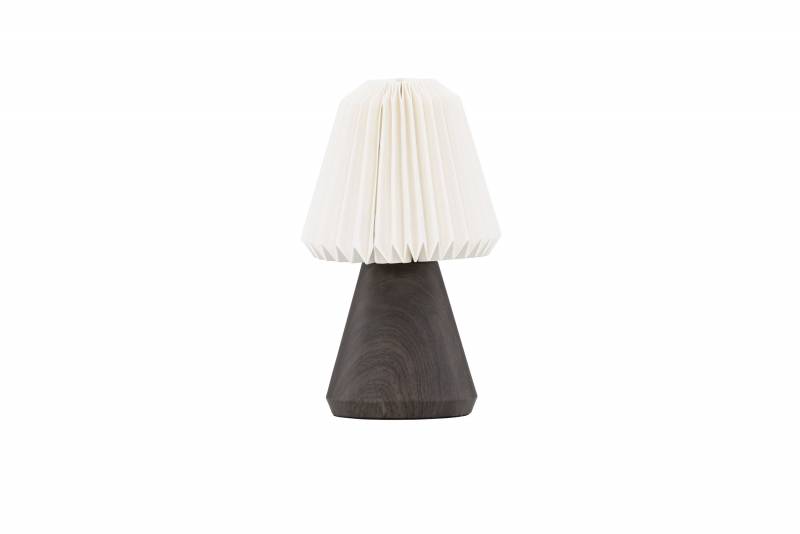 Fj&auml;llen bordlampe i valn&oslash;d med hvid plisseret papirsk&aelig;rm