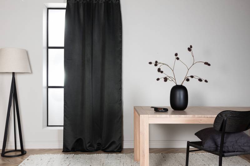 Evelyn gardiner 80% polyester, 20% bomuld 135x290cm sort