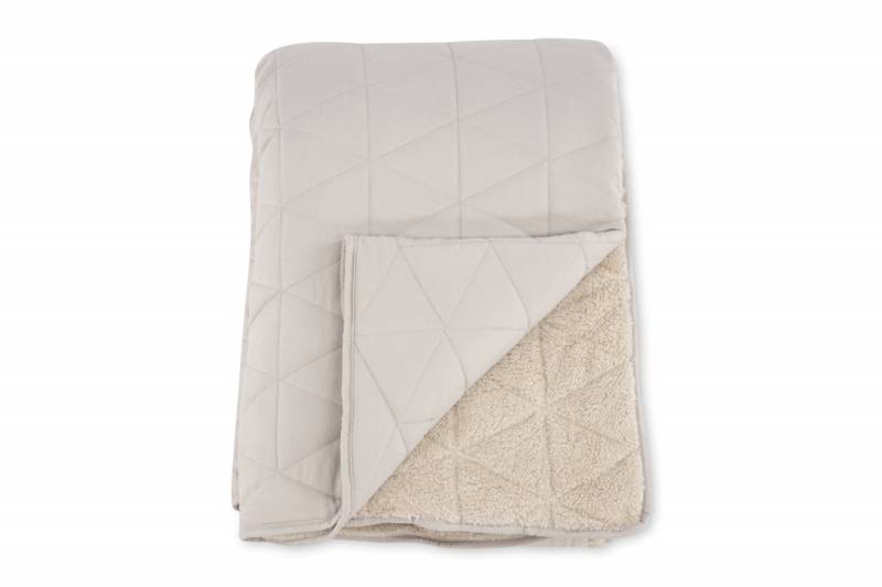 Nilla senget&aelig;ppe 150x250cm vendbart med quilt og sherpa beige